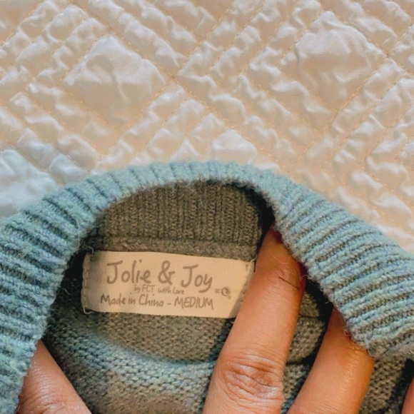 THE SOFTEST SWEATER! - Picture 5 of 5